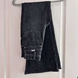 wrangler. black. size 25x32